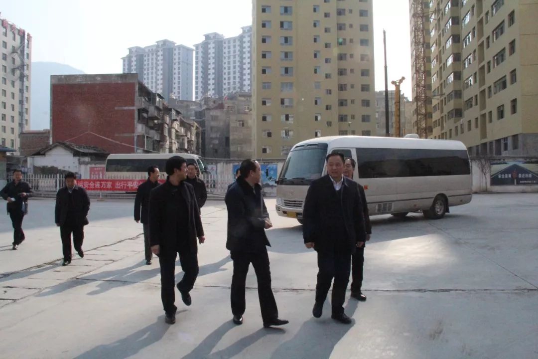 隴南市委常委、常務副市長張慶宏、副市長徐世林、市人大副主任陳榮等一行深入隴運集團公司武都汽車站開展春節(jié)前走訪慰問活動
