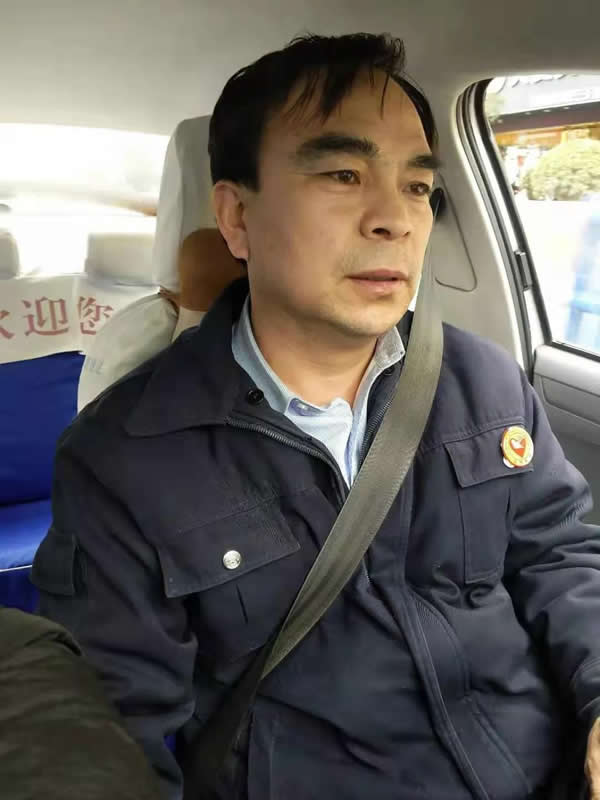 【拾金不昧】為隴運集團潤祥出租車公司駕駛員“王劉德”點贊！！
