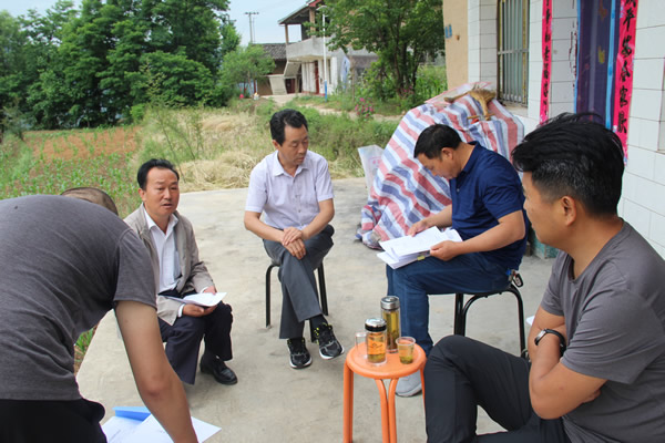 市紀檢委派駐市交通局紀檢組深入公司幫扶的寧強村檢查脫貧攻堅工